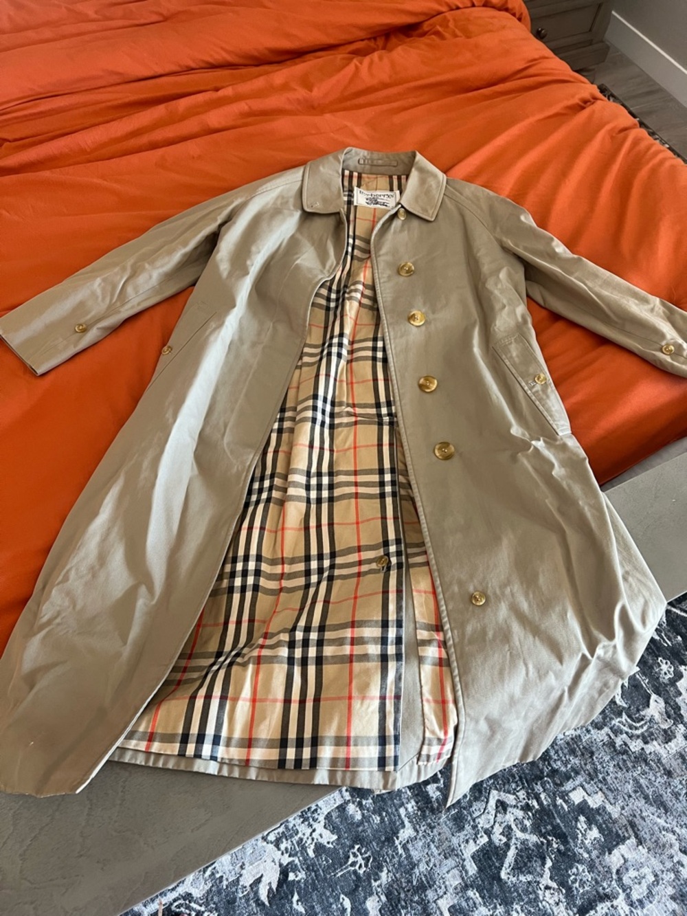 Burberry Khaki Trench Coat with Signature Check Lining - Picture 2 of 5